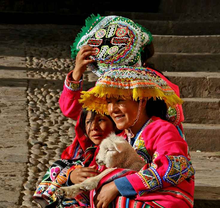 bunte Indios in Peru an Treppe